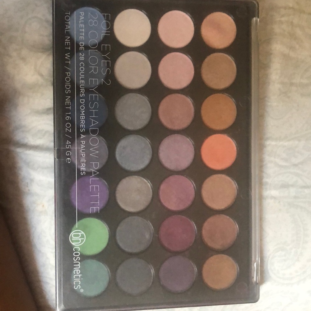 BH cosmetics eyeshadow pallet